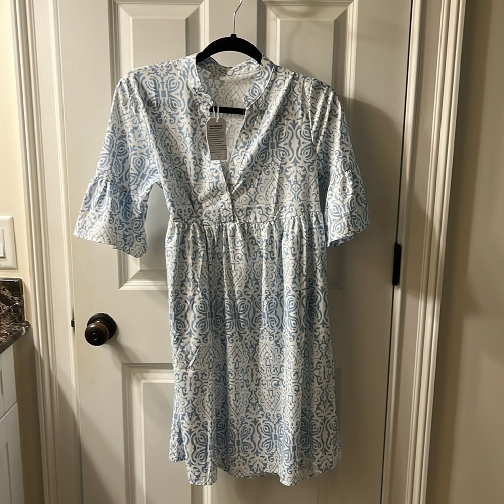 NWT summer dress, lightweight, size M, loose fit, blue&white pattern,